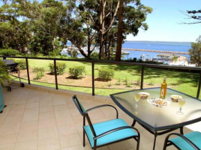 Magnus Pines, 2,52-56 Magnus Street - Apartment with stunning views, linen and bed making, Wi-Fi and Air con